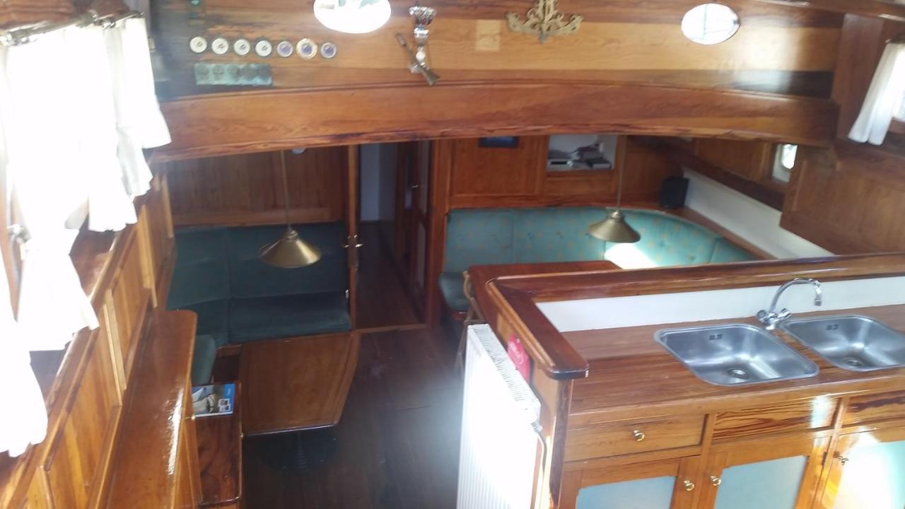 Tjalkjacht Pelikaan Enkhuizen Hostel ภายนอก รูปภาพ