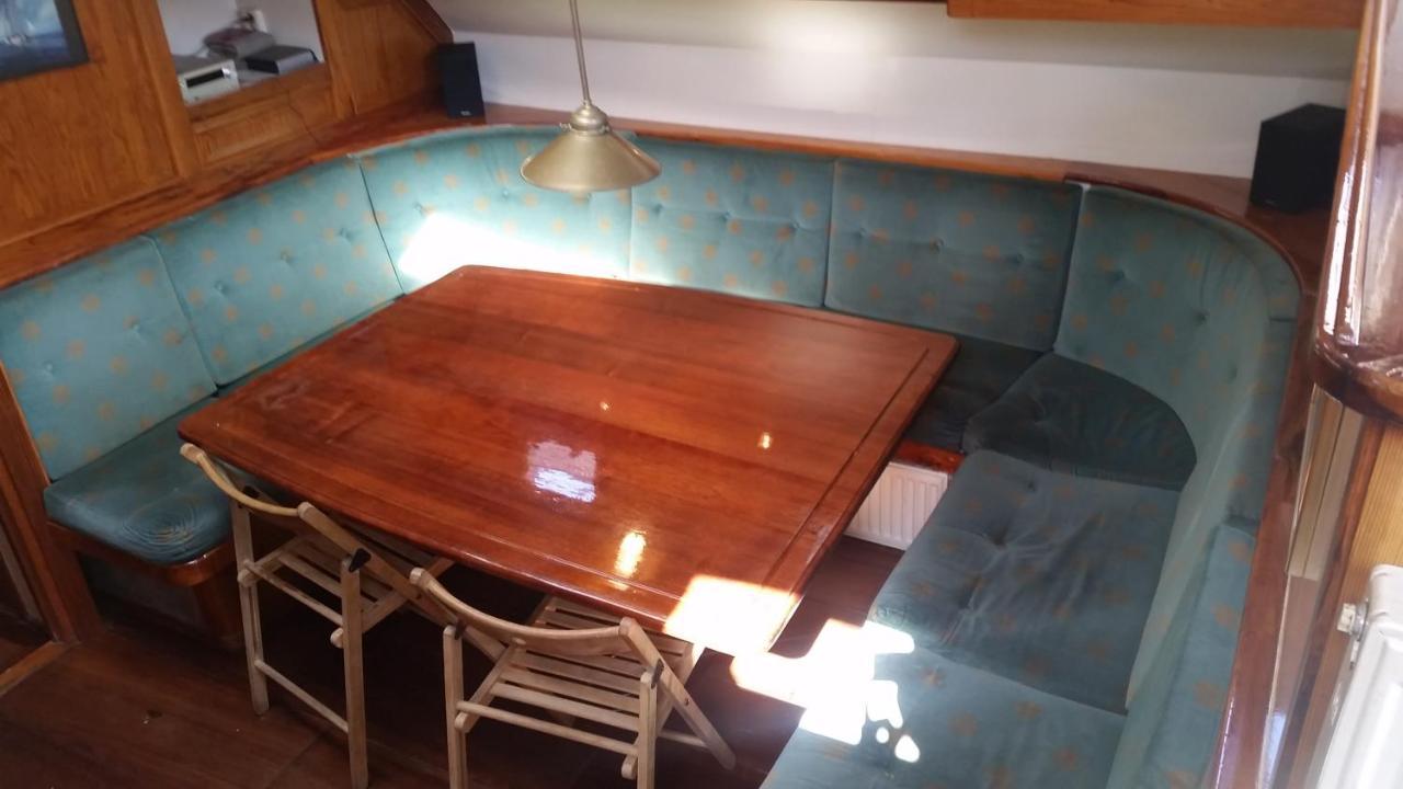 Tjalkjacht Pelikaan Enkhuizen Hostel ภายนอก รูปภาพ