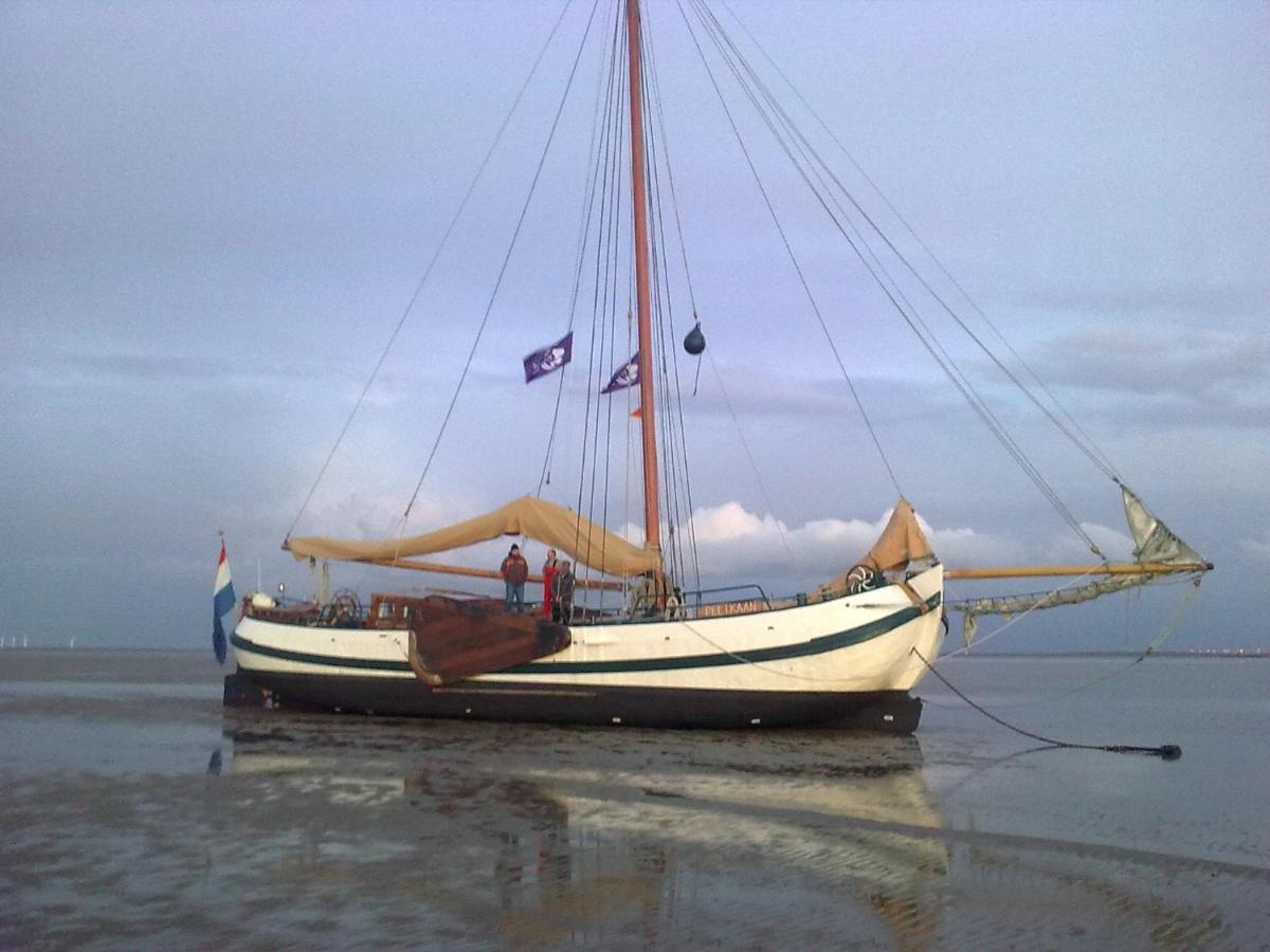Tjalkjacht Pelikaan Enkhuizen Hostel ภายนอก รูปภาพ