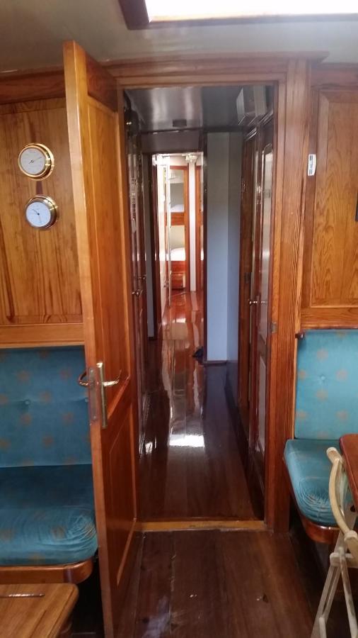 Tjalkjacht Pelikaan Enkhuizen Hostel ภายนอก รูปภาพ