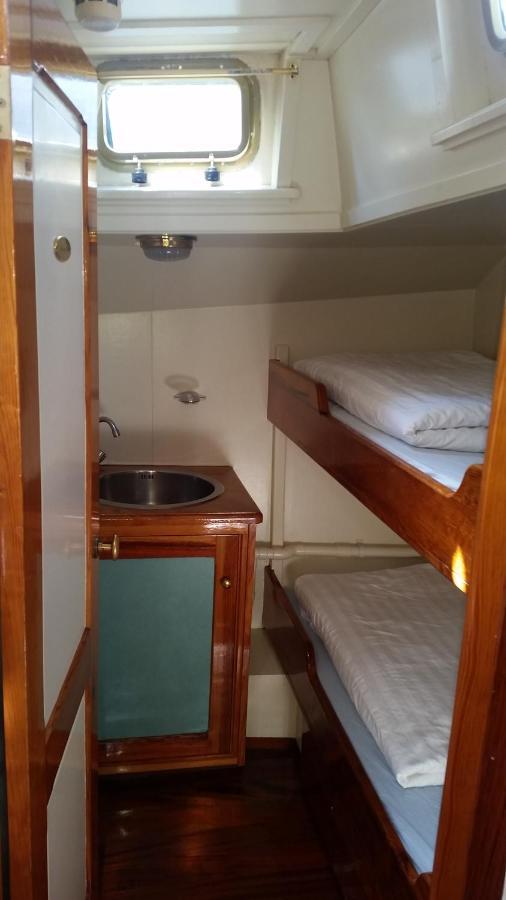 Tjalkjacht Pelikaan Enkhuizen Hostel ภายนอก รูปภาพ